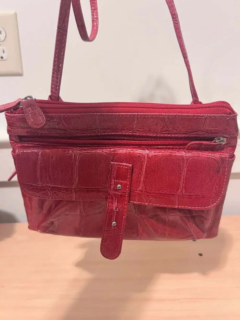 Vintage Style Red Croc Embossed Faux Leather Multi-Compartment Crossbody Bag